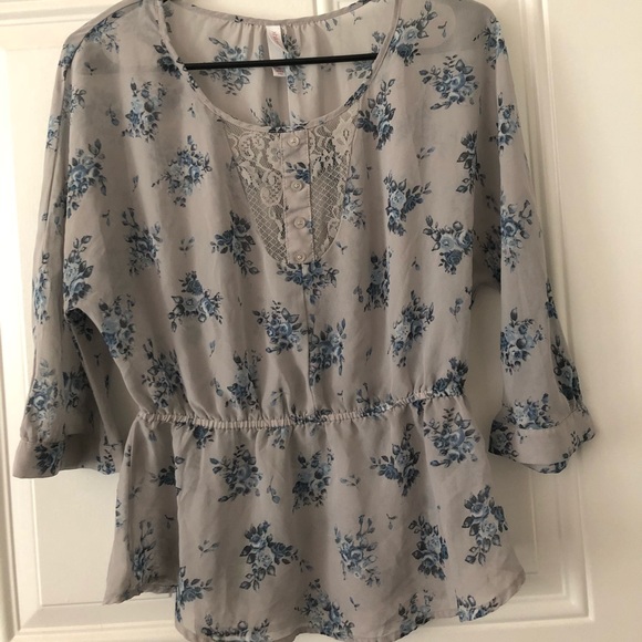 Xhilaration Flowered Blouse - Picture 2 of 3